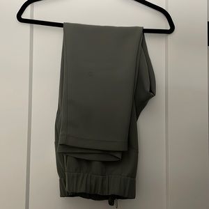 Lulu lemon on the fly pant